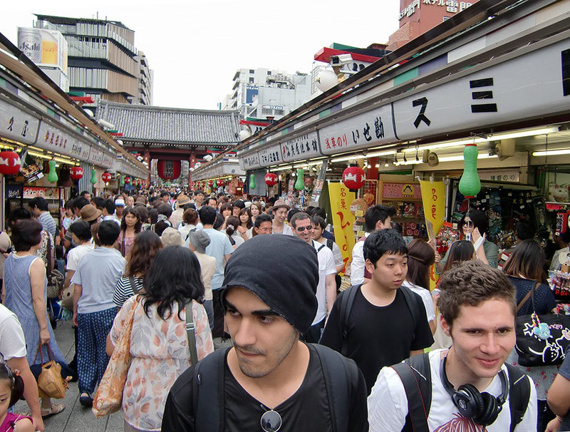 KCP students amongst the crowd at Nakamise shopping street.